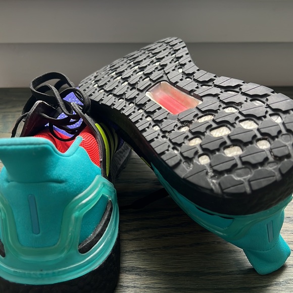 Adidas Ultraboost 2.0 DNA Parley Primeblue ULTRA RARE color pattern. Size 8.5 - Picture 5 of 11